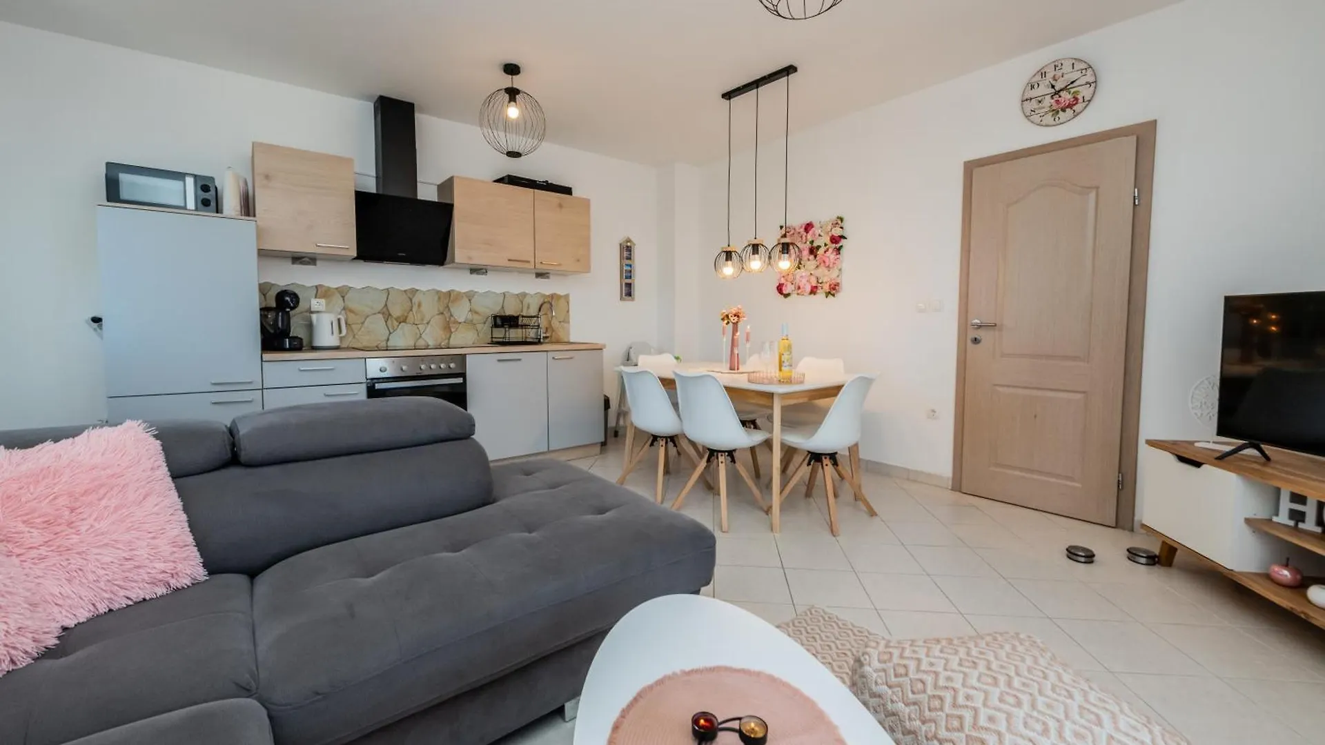 Sun Island Apartment Trogir 0*,