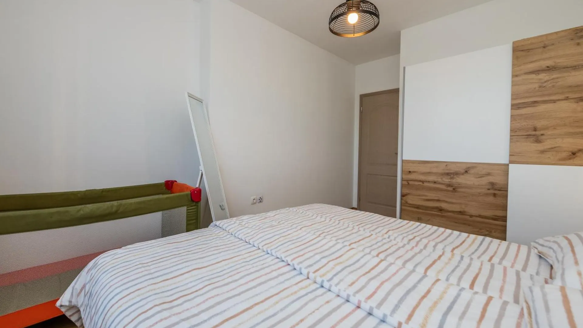 Sun Island Apartment Trogir 0*,