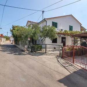 Apartman And Ruza, Trogir