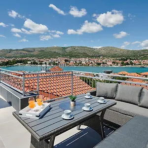 Apartman & Zaja, Trogir